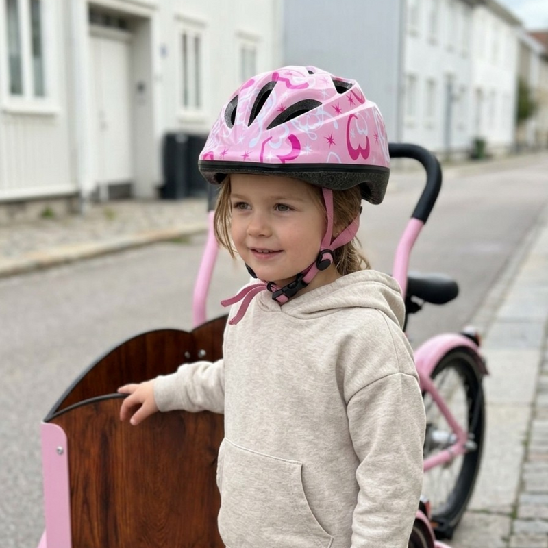 Kask dziecięcy Chanty – Różowy z serduszkami
